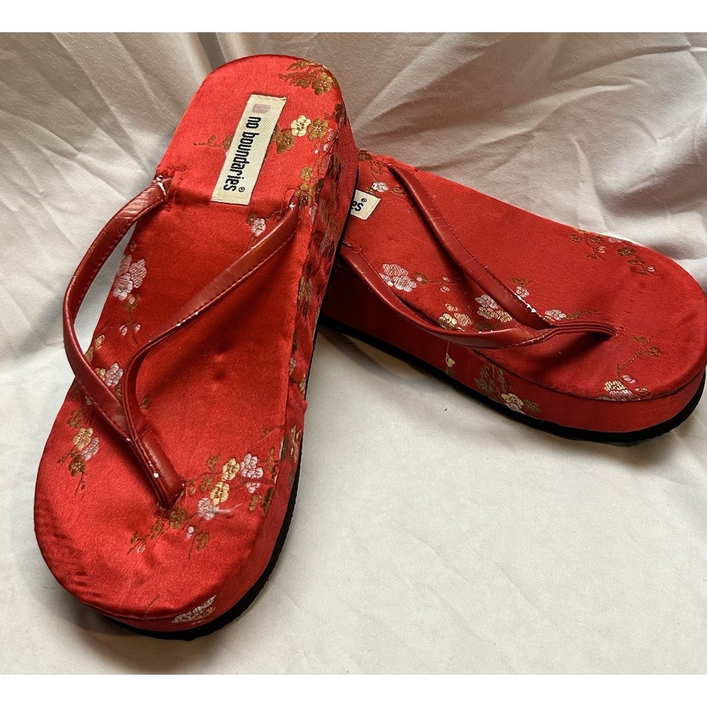 VTG Y2K 90s No Boundaries Red Satin Asian Platform Sandals Size 8